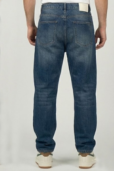 نمای پشت شلوار بگ مردانه سورمهای با برش راحت و دوخت تمیز