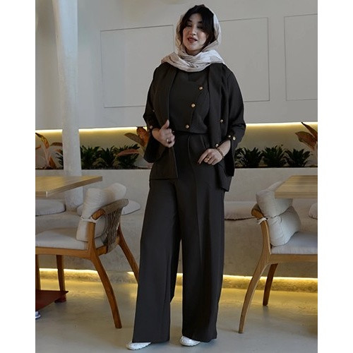 کت و شلوار سه تکه زنانه مجلسی ریچ کت مدل ژیله دار رنگ مشکی پارچه کرپ باربی 8741